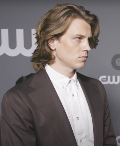 ملف:Alex Saxon 2019.png