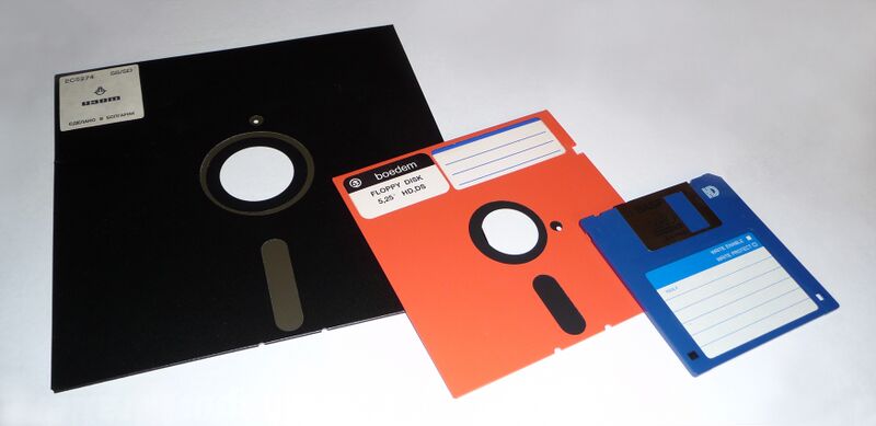 ملف:Floppy disk 2009 G1.jpg