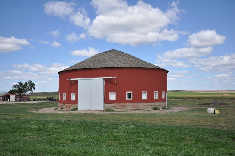 ملف:JonesCountySD FreierRoundBarn.jpg