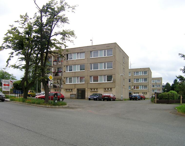 ملف:Modletice, municipal center.jpg