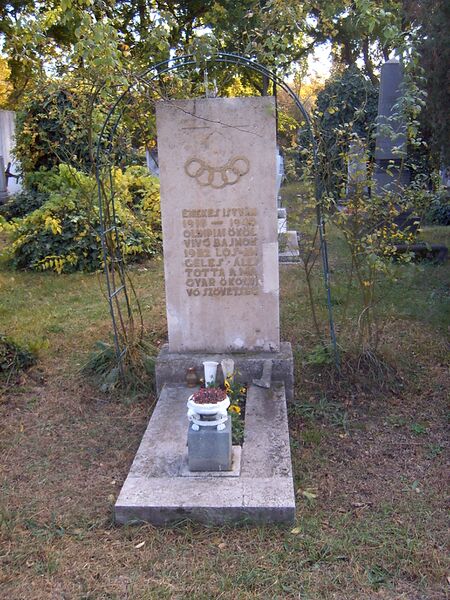 ملف:Énekes István.JPG