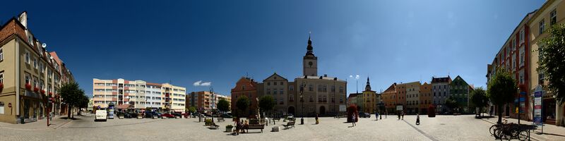 ملف:Dzierżoniów, panorama náměstí.jpg