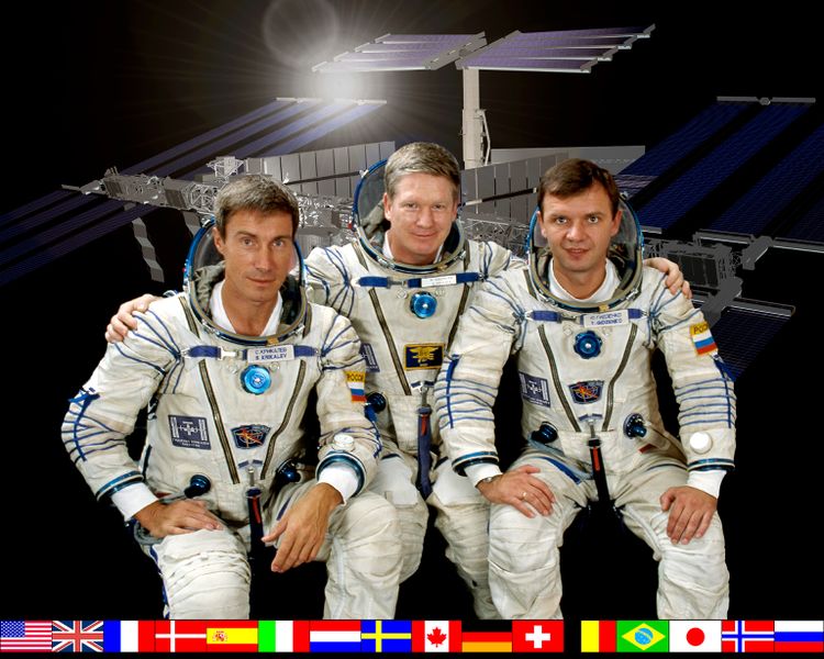 ملف:ISS-Expedition 1-crew.jpg