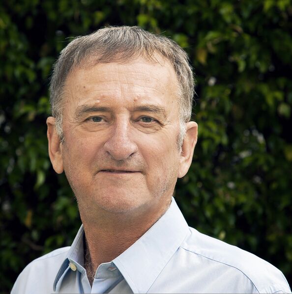 ملف:Keith Holyoak.jpg