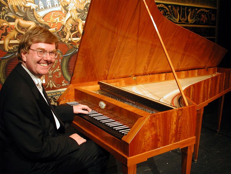 ملف:Gerrit Zitterbart am Hammerflügel.jpg