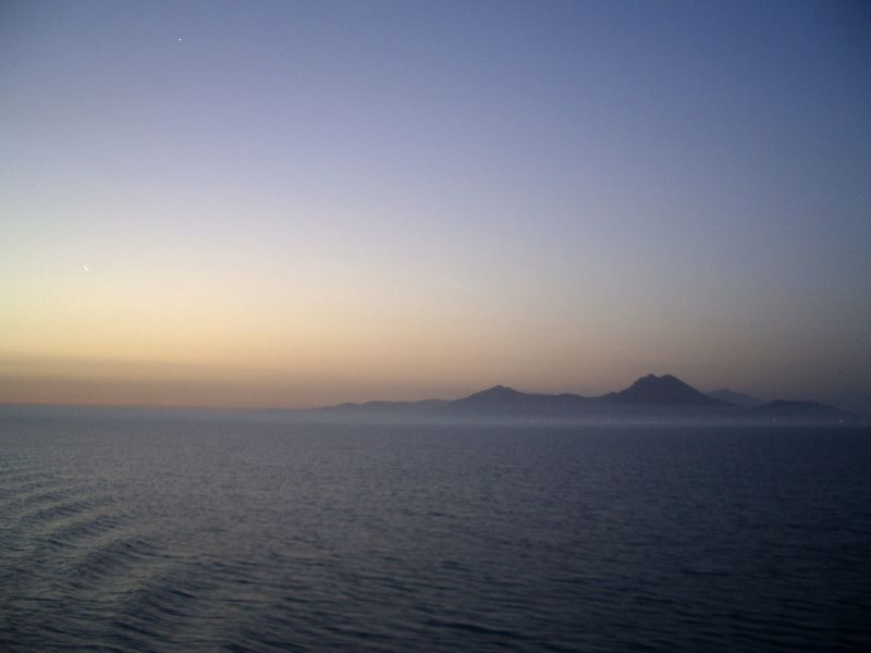 ملف:Gulf of Tunis at sunrise.jpg
