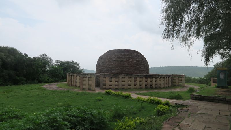 ملف:Sanchi Stupa 12.jpg