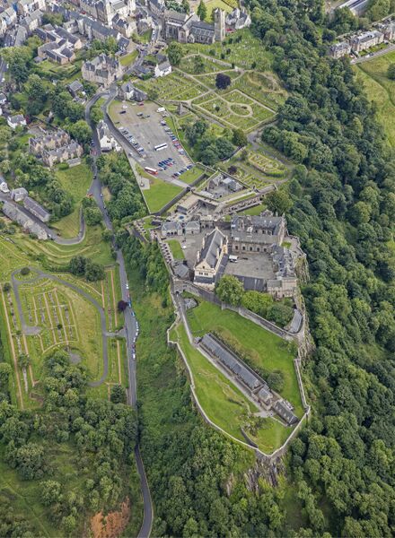 ملف:Scotland-2016-Aerial-Stirling-Stirling Castle.jpg