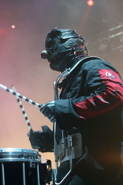 ملف:Shawn Crahan at Nassau.jpg