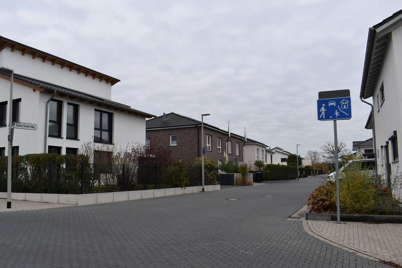 ملف:2021-11-06 Sophie-Sichart-Weg 02.JPG