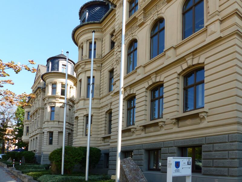 ملف:Carl-August-Allee 8-10 Weimar 1.JPG