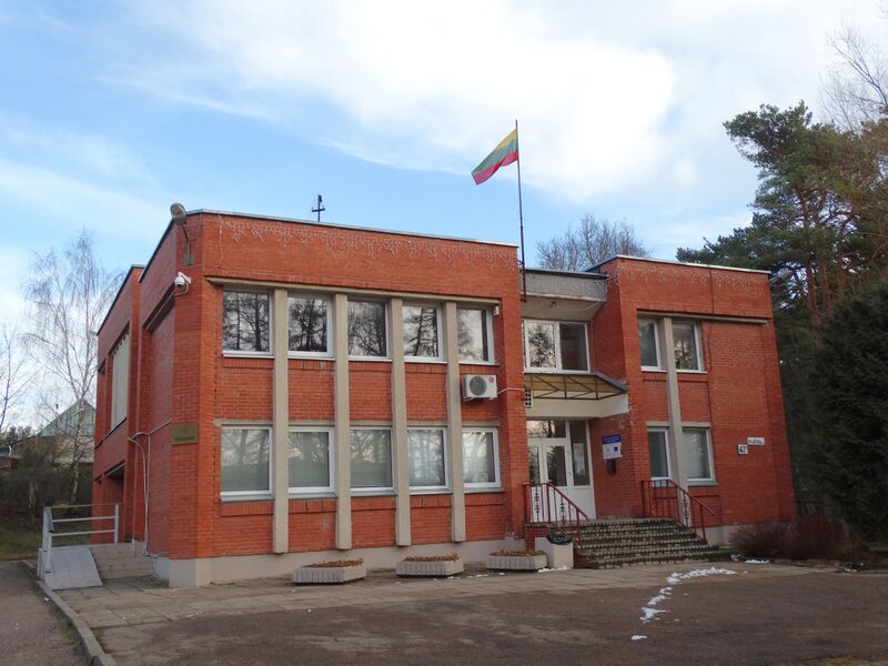 ملف:Lentvaris. Seniūnija.JPG