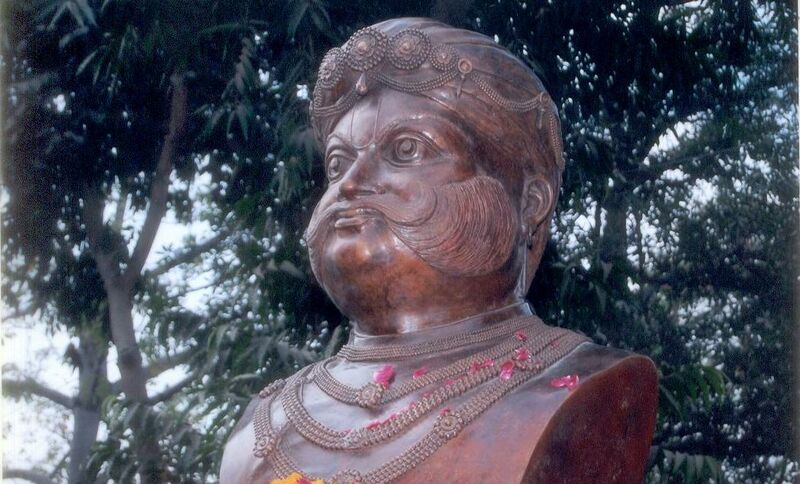 ملف:Surajmal Statue.jpg
