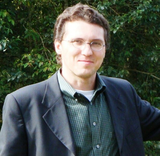 ملف:Adilson E. Motter photo.JPG