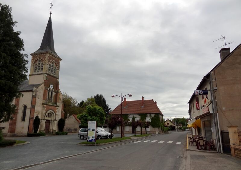 ملف:Garnat-sur-Engièvre Grand-Rue.JPG