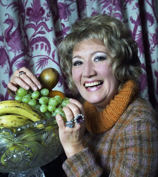 ملف:June Bronhill Allan Warren.jpg