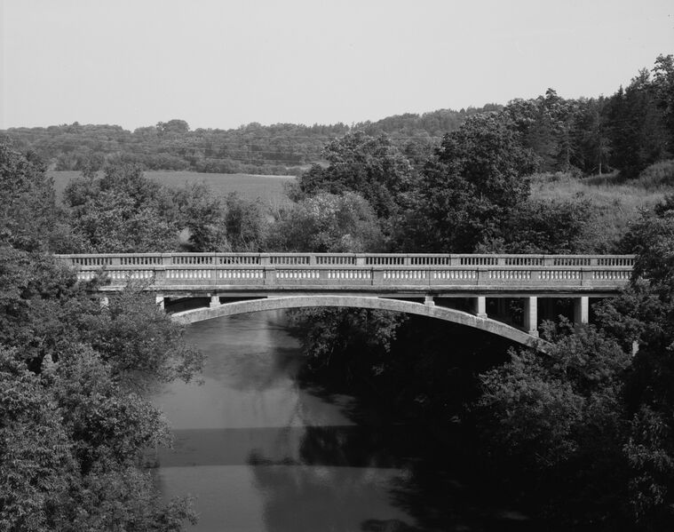 ملف:Mederville Bridge.jpg
