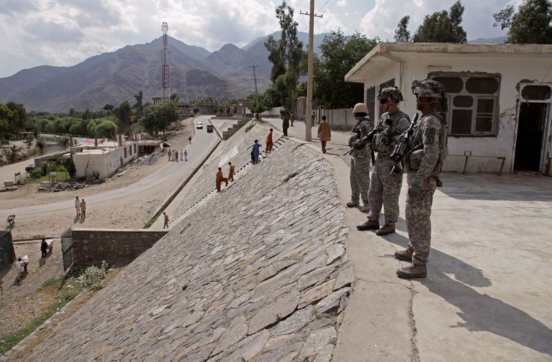 ملف:US soldiers patrolling the streets of Asadabad-3.jpg