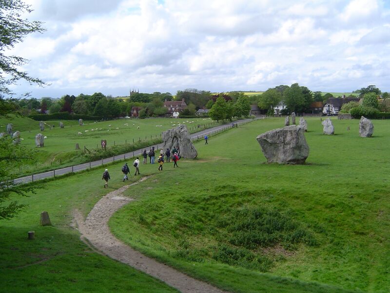 ملف:Avebury May 2005.jpg