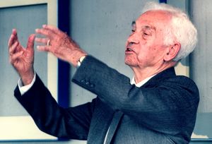 Ernst Mayr PLoS.jpg