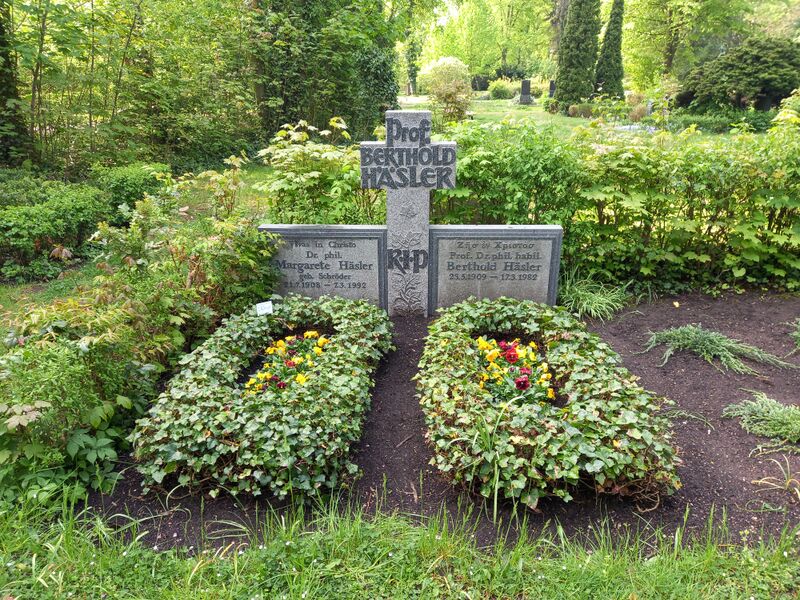 ملف:Grab Berthold Häsler.jpg