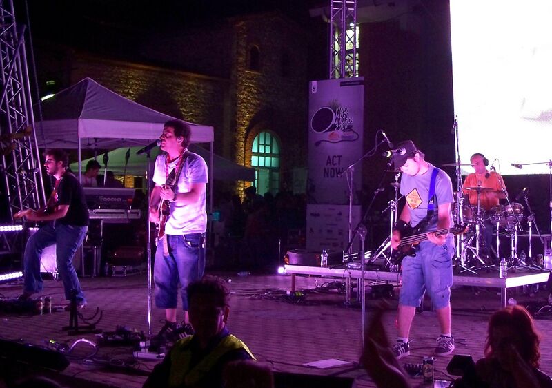 ملف:Raining Pleasure1b.JPG