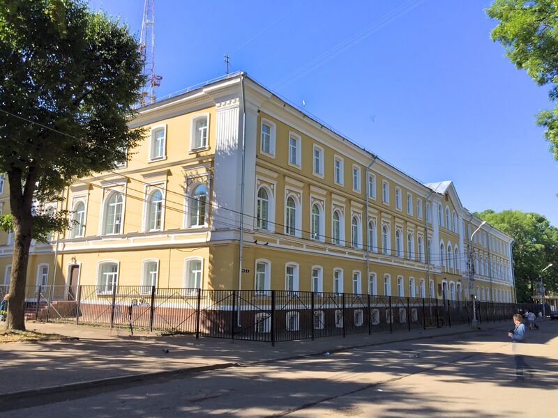 ملف:Smolensk gimnasium.jpg