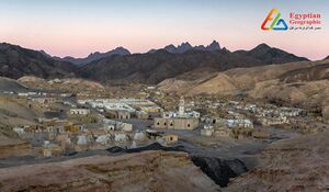 منظر عام لقرية أم الحويطات وسط جبال البحر الأحمر