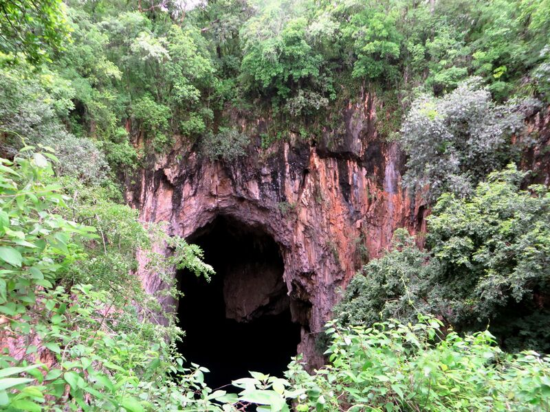 ملف:Chinhoyi caves, Zimbabwe.JPG