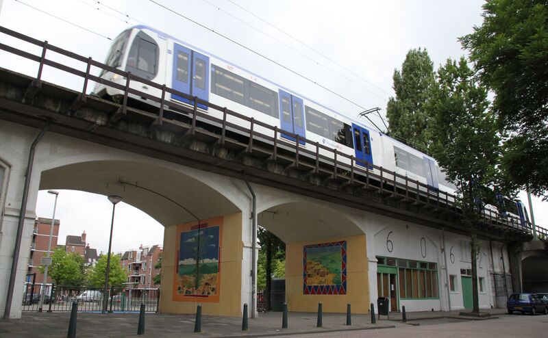 ملف:RandstadRail Hofbogen.jpg