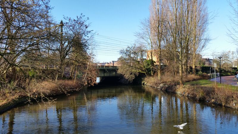 ملف:Spoorbrug Ringvaart Valentijnkade.jpg
