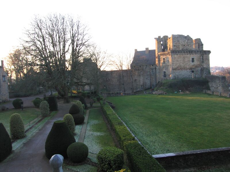 ملف:Donjon Chateaubriant.jpg