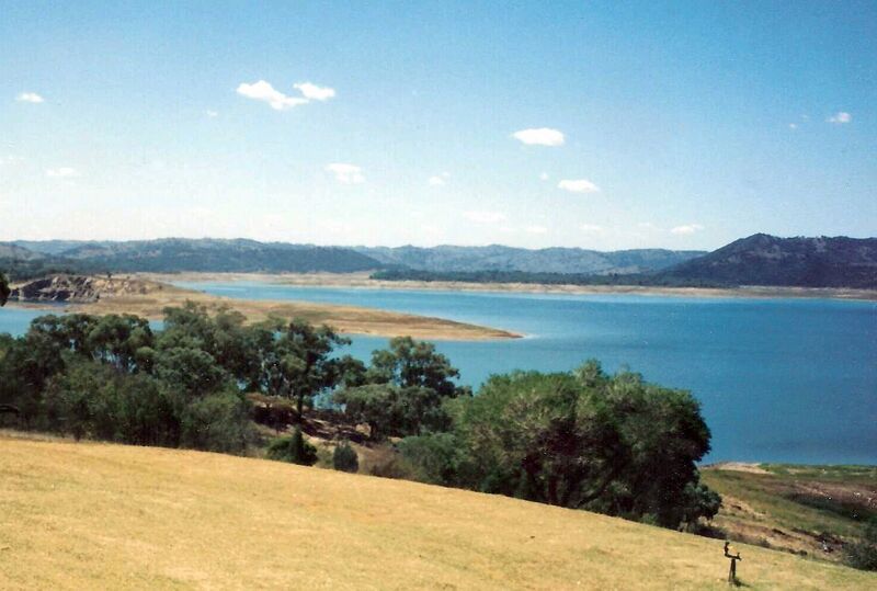 ملف:Lake Burrendong.jpg