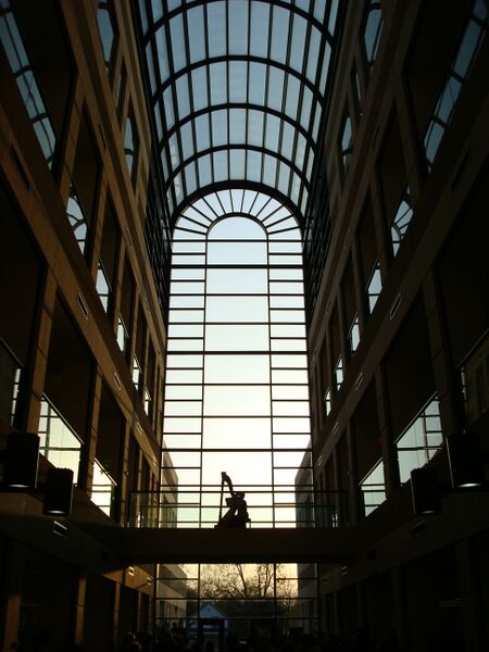 ملف:Library of Michigan Atrium.jpg