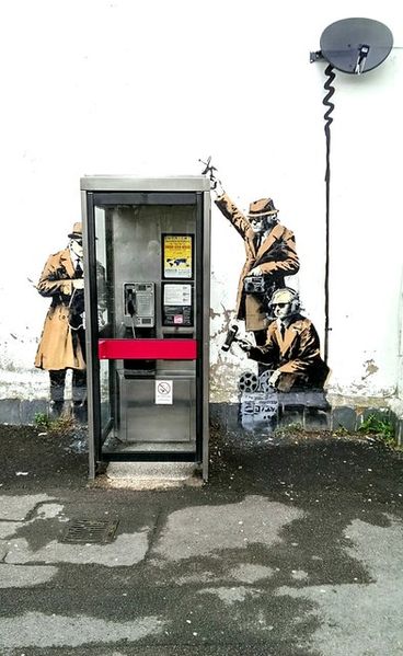 ملف:Banksy, Hewlett Road, Cheltenham (1) (geograph 3944289).jpg