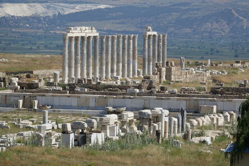 ملف:Laodikeia, Tempel.jpg