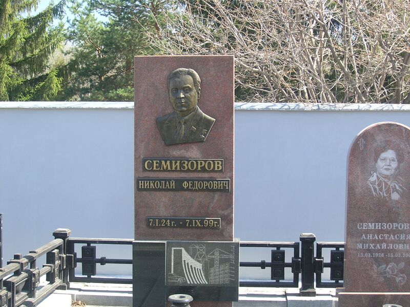 ملف:Nikolai Semizorov tumb-1.JPG