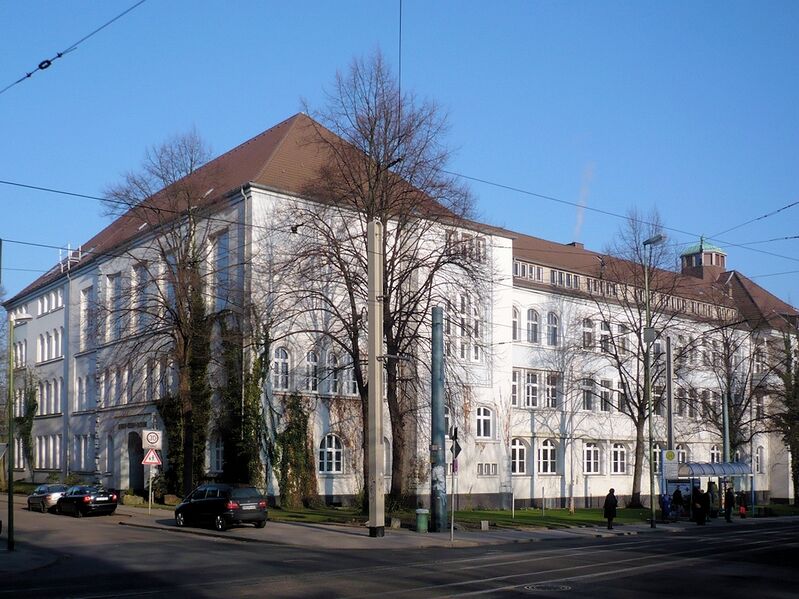 ملف:Alfred-Krupp-Gymnasium.jpg