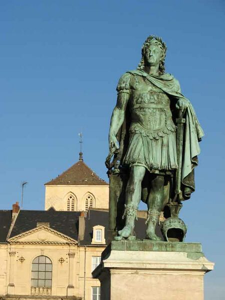 ملف:Caen statue louis14.jpg