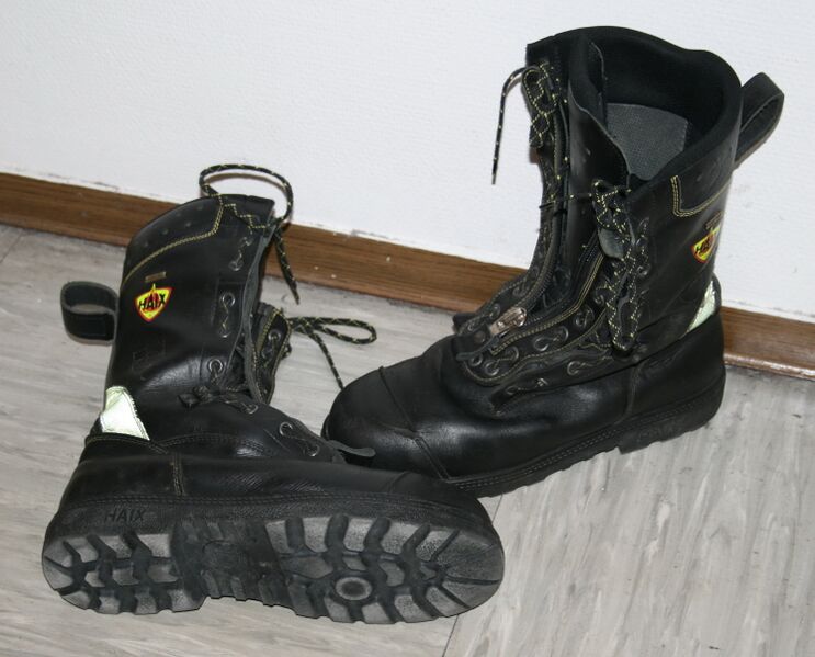 ملف:Haix boots.jpg