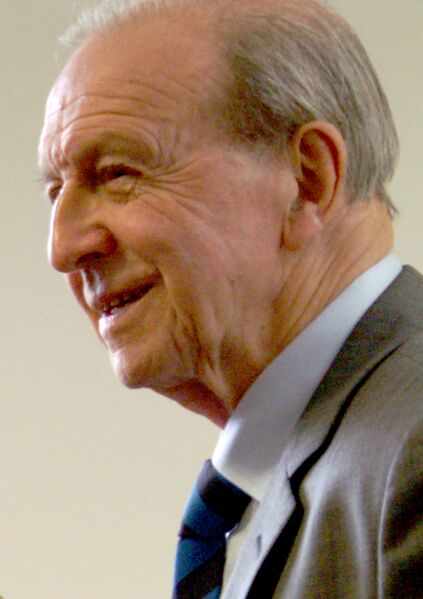 ملف:Jimmy Armfield, 2012 (cropped).jpg