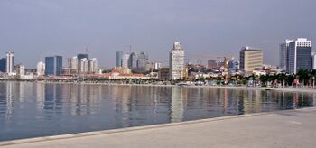 Marginal Avenida 4 de Fevreiro Luanda March 2013 05 (cropped) (cropped).JPG
