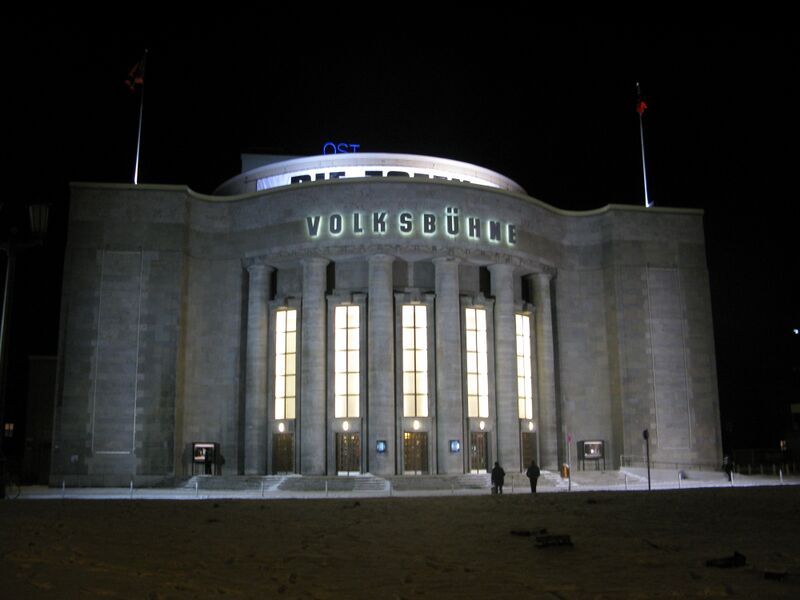 ملف:Volksbühne Berlin Winter.JPG