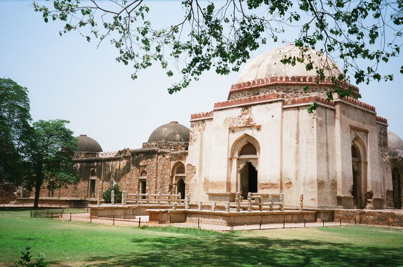 ملف:Feroze Sha's tomb with adjoining Madrasa.JPG
