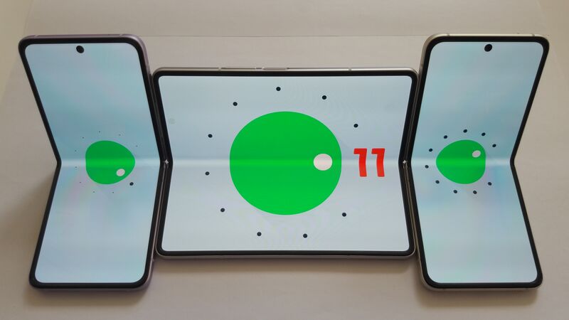 ملف:Foldable smartphone (Android 11).jpg