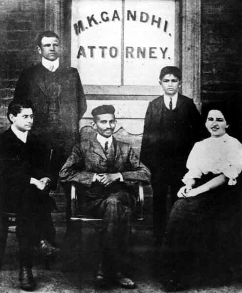 ملف:Gandhi Johannesburg 1905.jpg