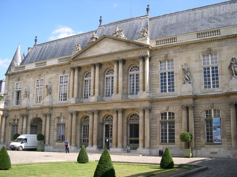 ملف:Paris ArchivesNationales Facade.JPG