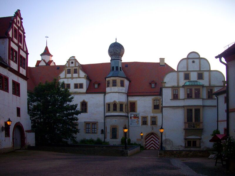 ملف:Schloss Hinterglauchau.jpg