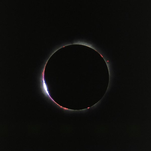 ملف:Solar eclips 1999 2.jpg