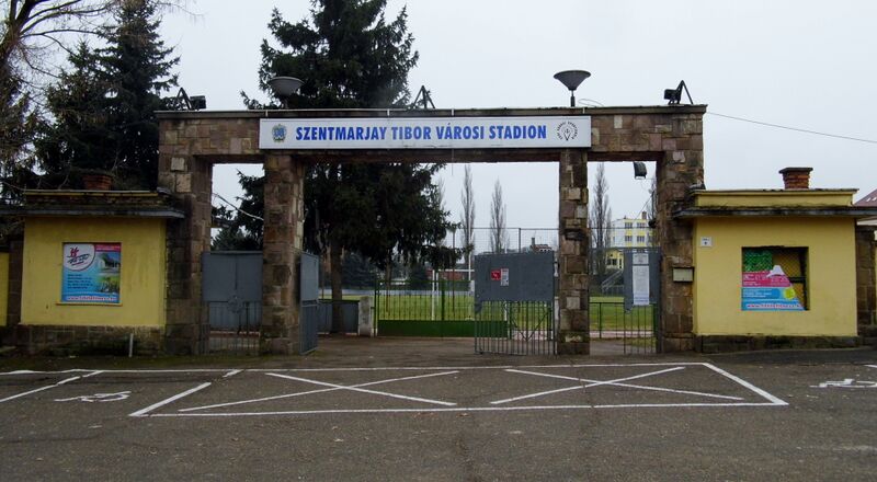 ملف:Stadium in Eger.JPG